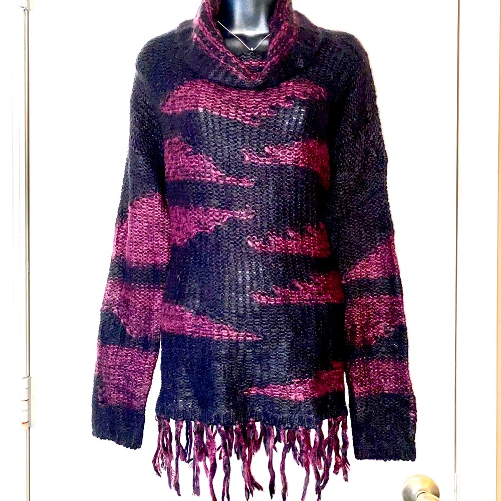💫 VENUS CONTRASTED FRINGE TURTLE NECK SWEATER.